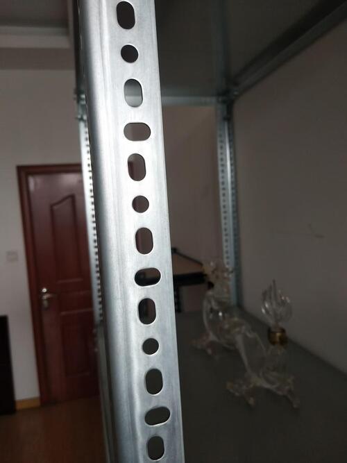 Case Study: Successful Quotation for South American Light-Duty Shelving – Custom Specifications, Sample Validation, and 