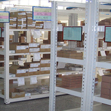 Buen precio Estantería de almacenamiento apilable de metal Peterack, estantes de almacén, estantes de almacenamiento de alta venta, estante de almacenamiento de servicio mediano en línea