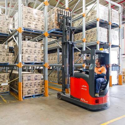 Guter Preis Raumoptimiertes Racking-Heavy-Duty-System für die Speicherung von vollständigen Paletten in Industrielagern Online